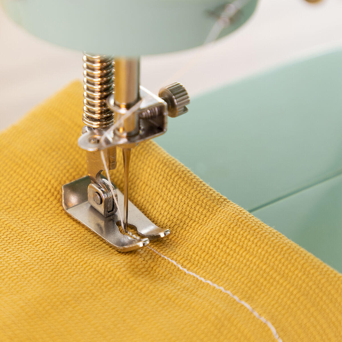 🧵 MINI MÁQUINA DE COSER PORTÁTIL SEWNY – INNOVAGOODS
